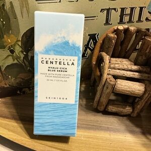 Madagascar Centella Hyalu-Cica Blue Serum